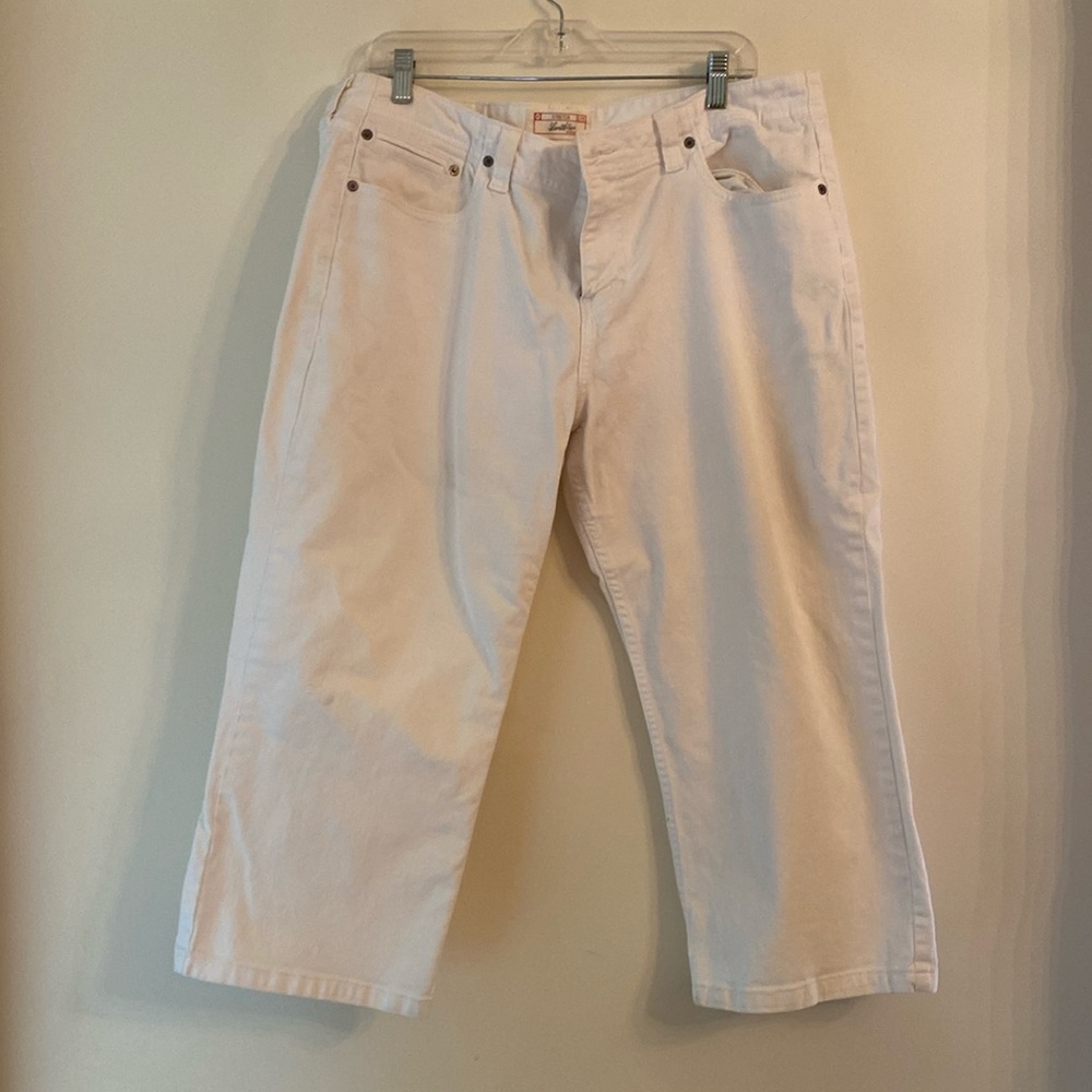Levi Strauss White capri jean Misses size 16